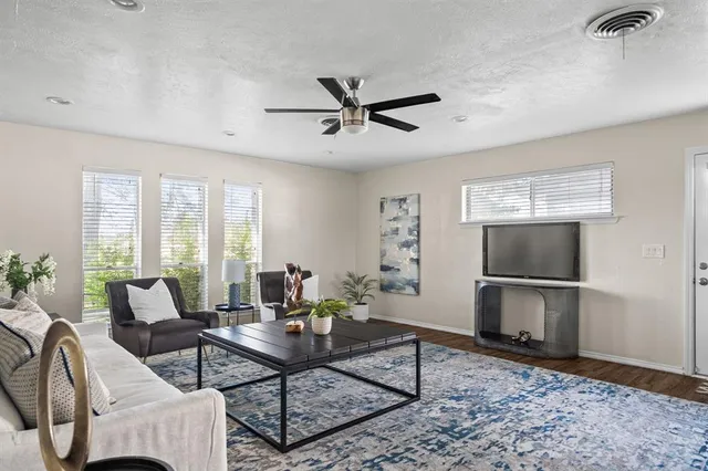 $1,075,000 | 10 Estates Road, Lucas, TX 75002