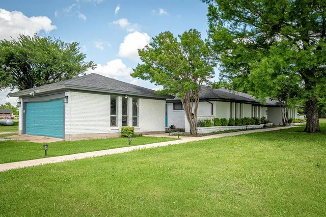 $1,075,000 | 10 Estates Road, Lucas, TX 75002