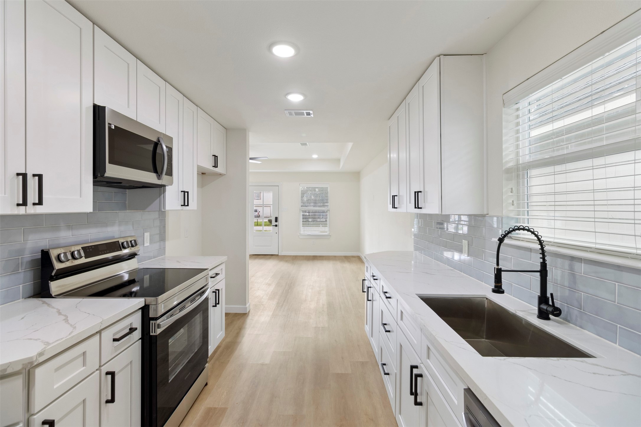 4107 Coon Street Bacliff, TX 77518 - Photo 5 of 17