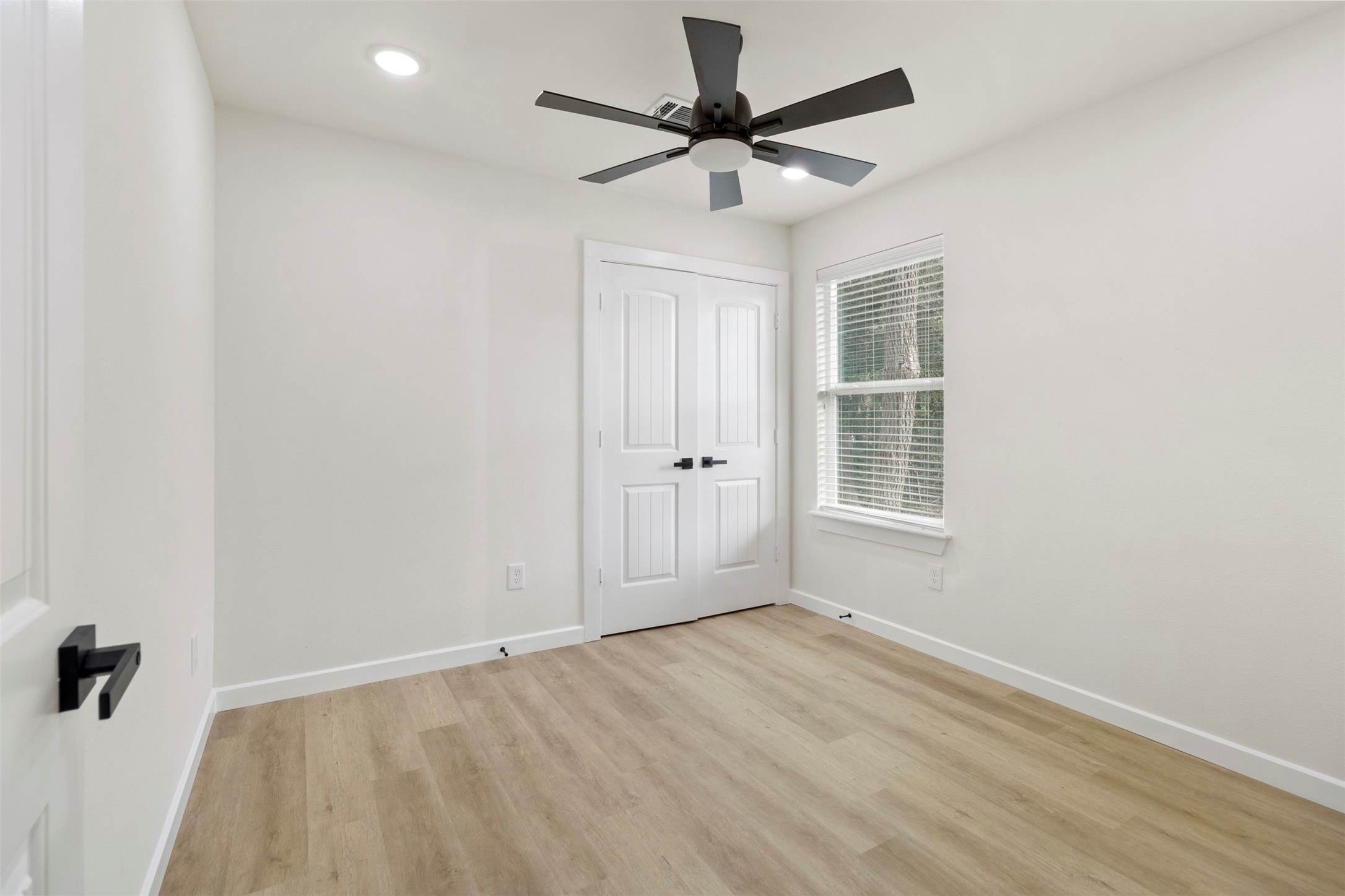 4107 Coon Street Bacliff, TX 77518 - Photo 7 of 17