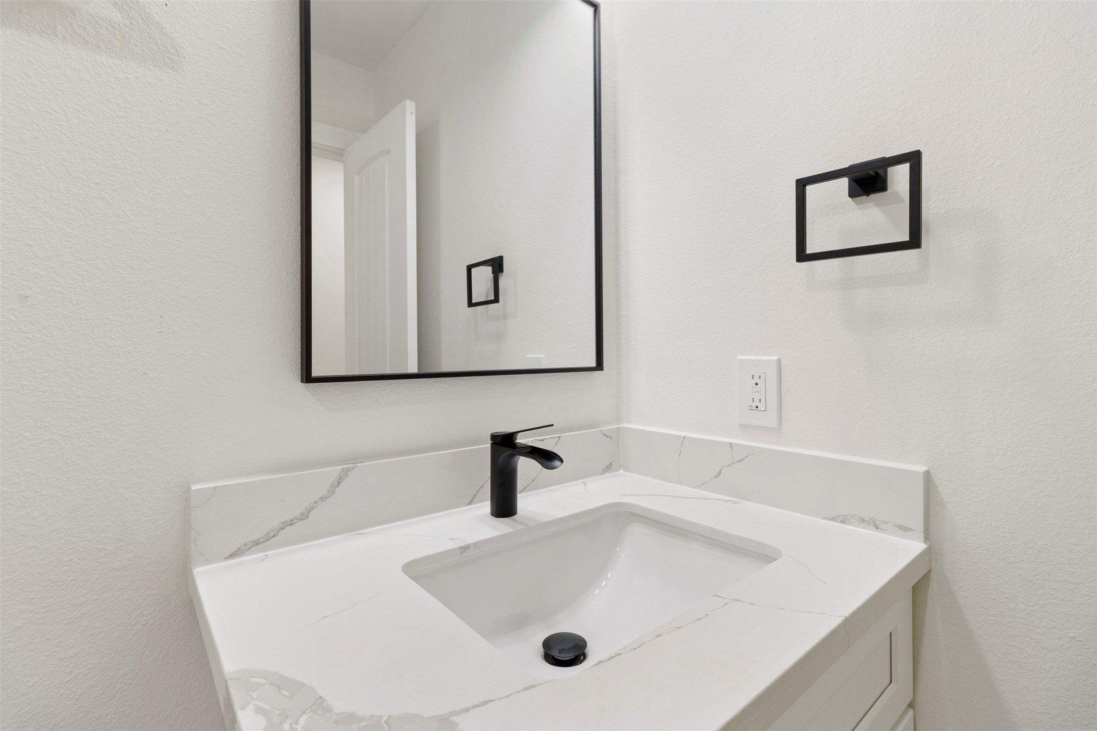 4107 Coon Street Bacliff, TX 77518 - Photo 9 of 17