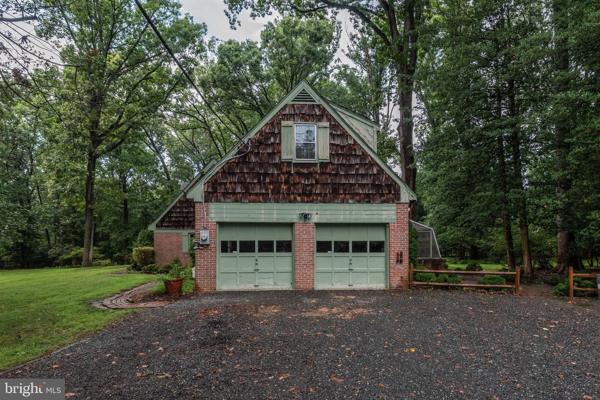 8811 Persimmon Tree Road Potomac, MD 20854 - Photo 3 of 25 Gallery Image 3