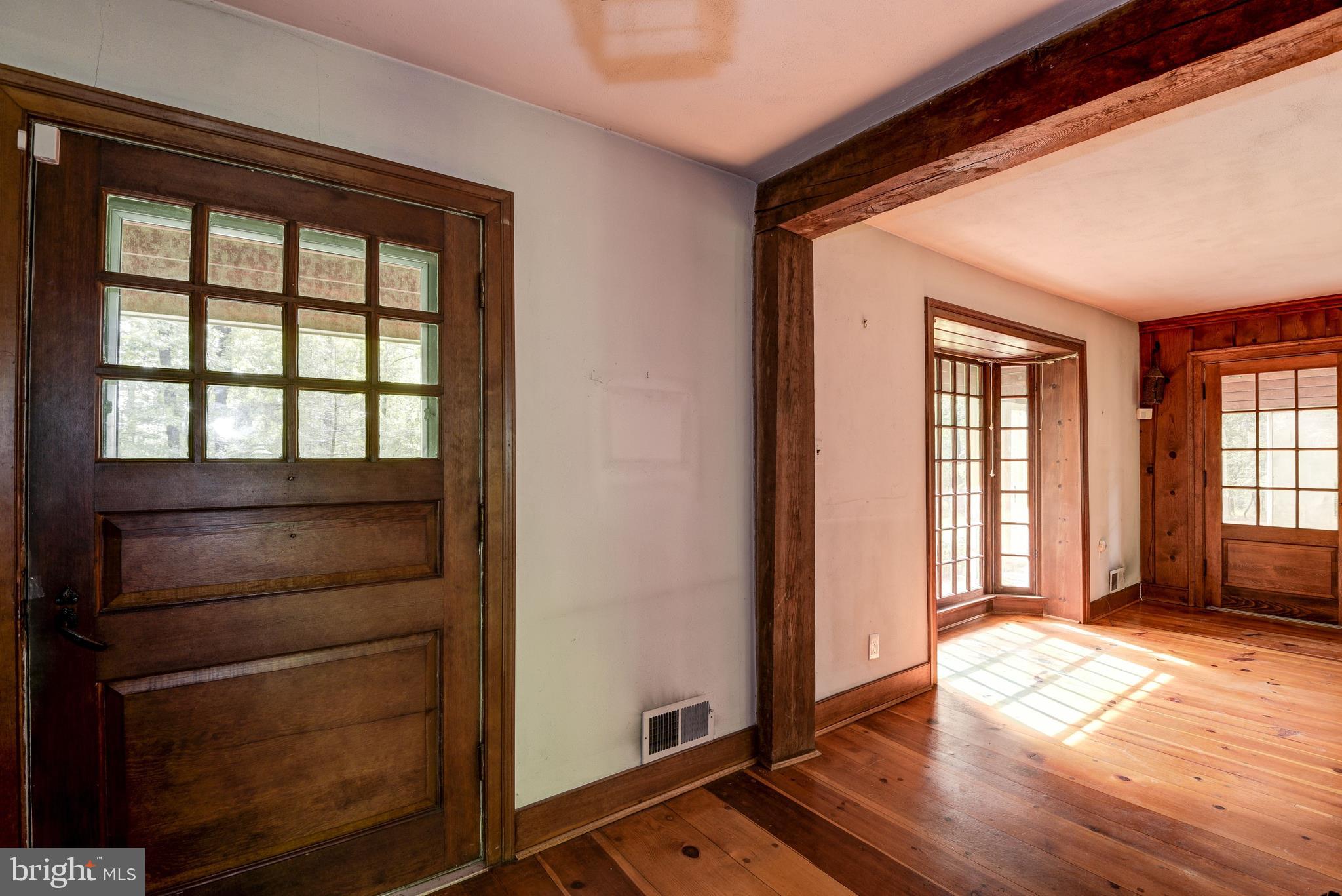8811 Persimmon Tree Road Potomac, MD 20854 - Photo 4 of 25 Gallery Image 4