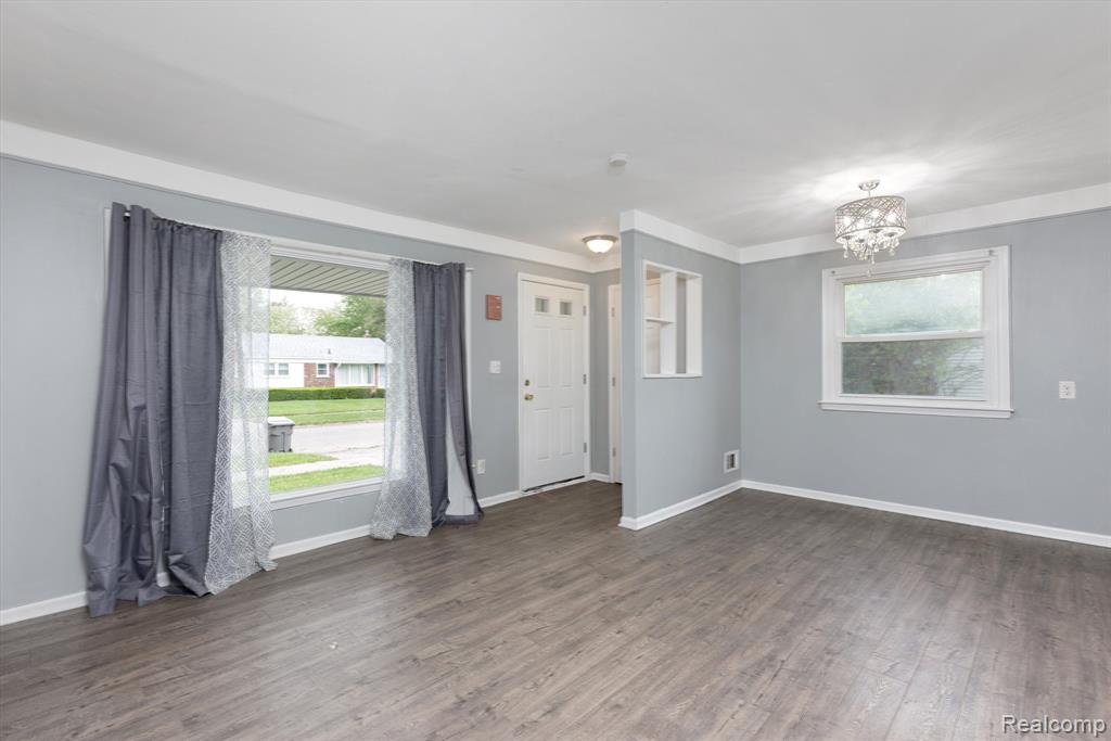 335 Longfellow Inkster, MI 48141 - Photo 4 of 23