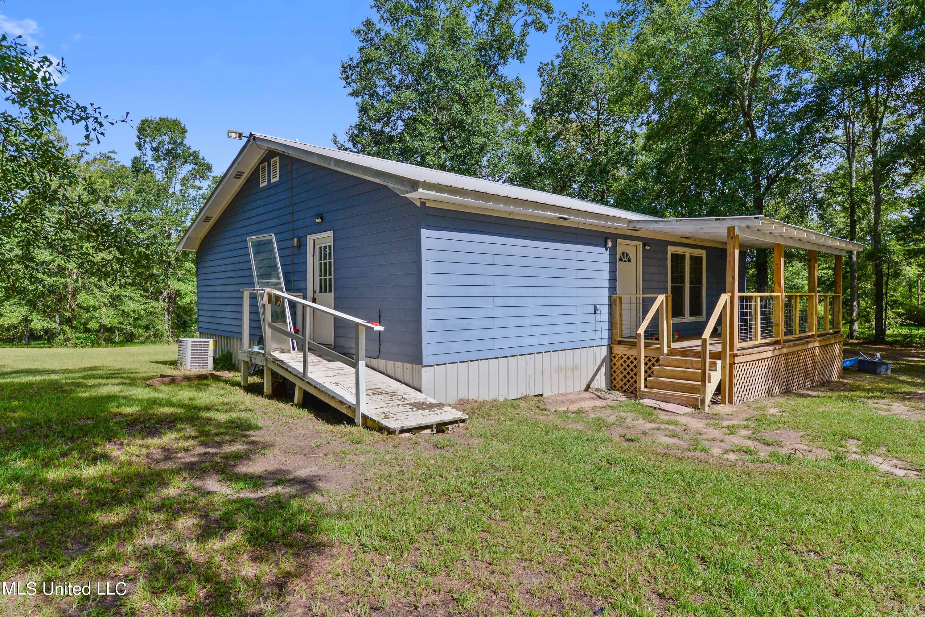 176 Long Leaf Road Lucedale, MS 39452 - Photo 2 of 27 002
