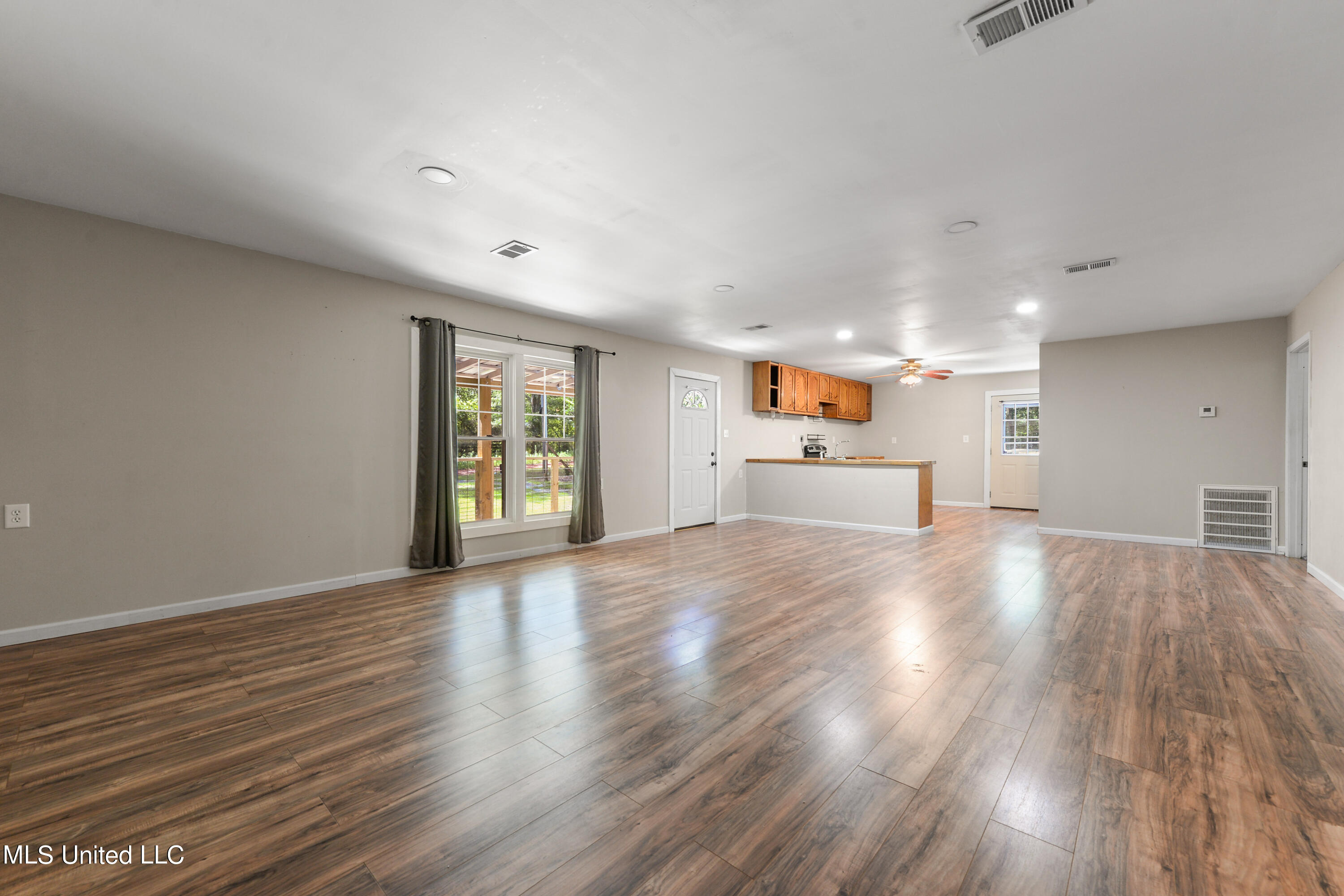 176 Long Leaf Road Lucedale, MS 39452 - Photo 4 of 27 004