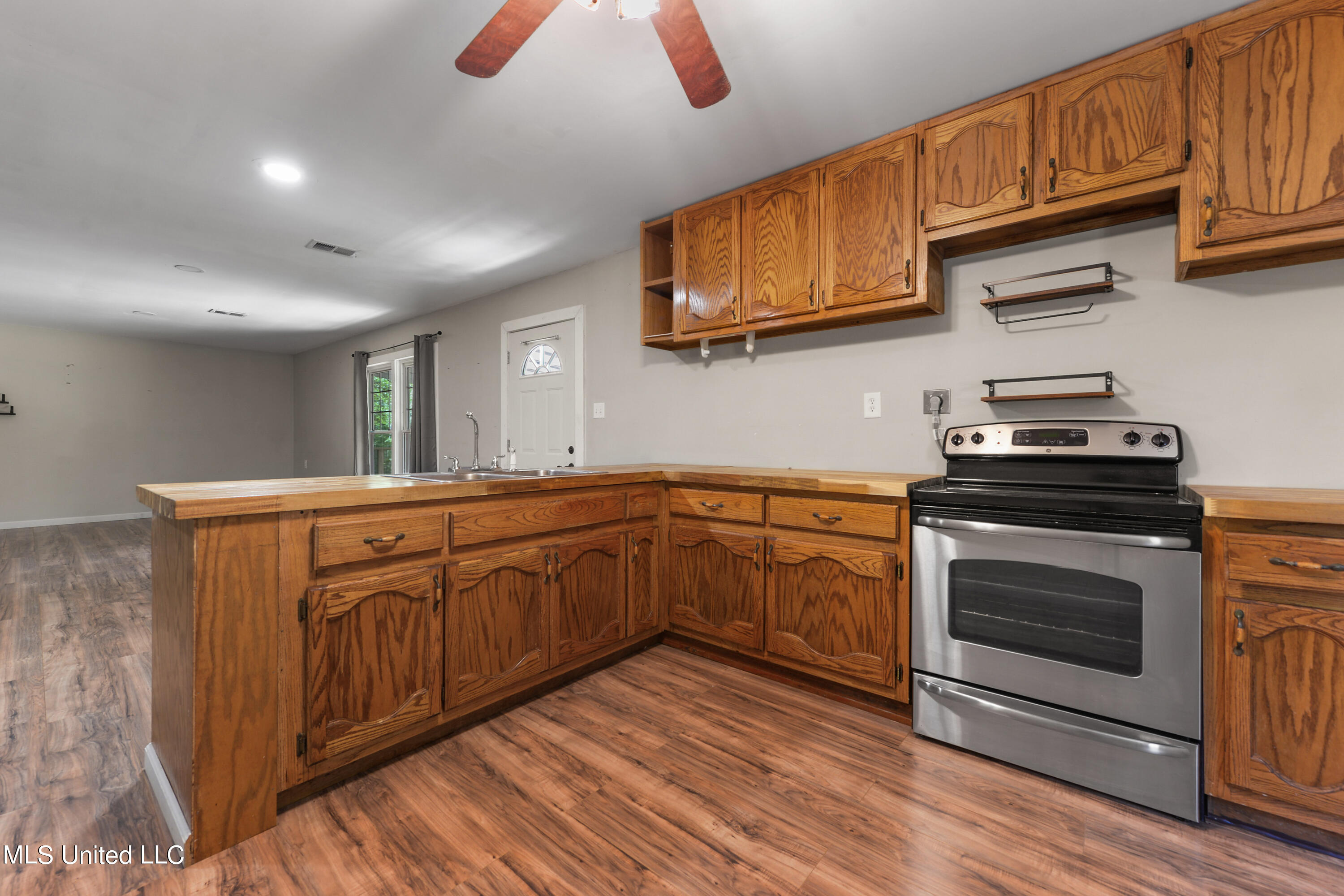 176 Long Leaf Road Lucedale, MS 39452 - Photo 7 of 27 007