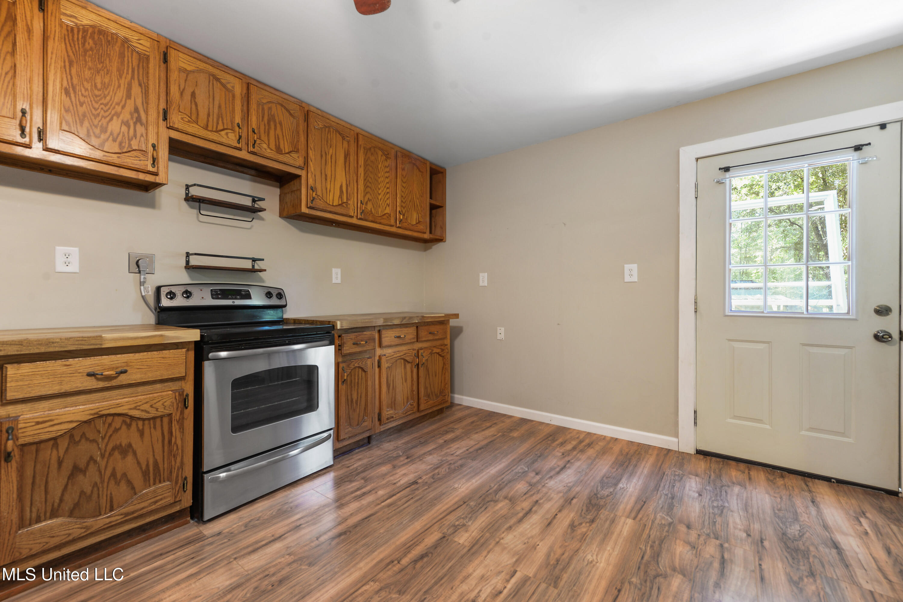 176 Long Leaf Road Lucedale, MS 39452 - Photo 8 of 27 008