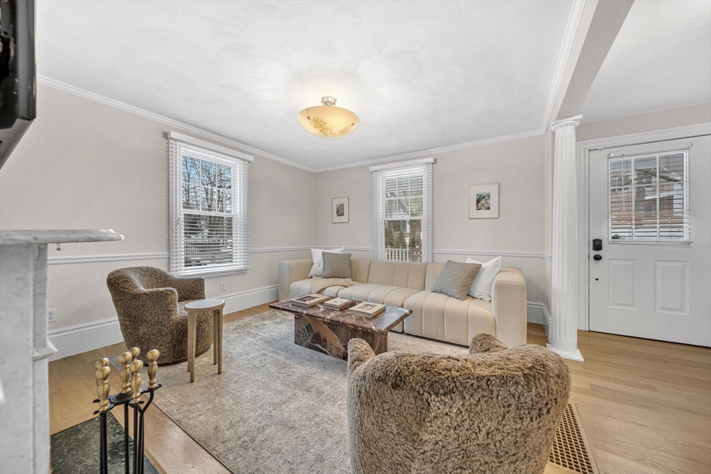 266 Langley Road, Unit 1 Newton, MA 02459 - Photo 4 of 40