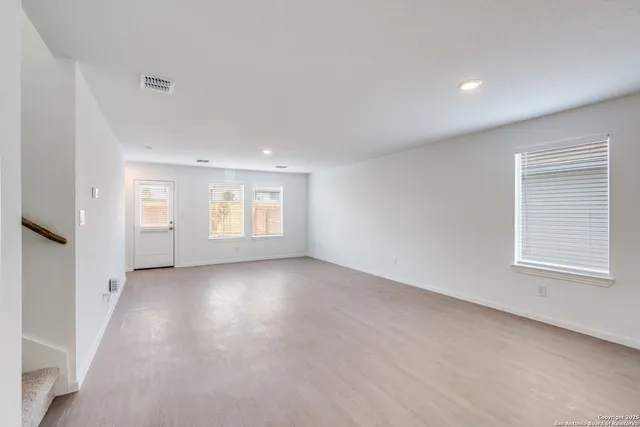 $1,950 | 3335 Gingham, Converse, TX 78109