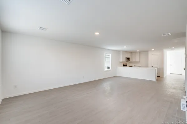 $1,825 | 3335 Gingham, Converse, TX 78109