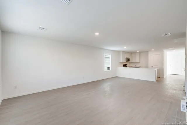 $1,950 | 3335 Gingham, Converse, TX 78109