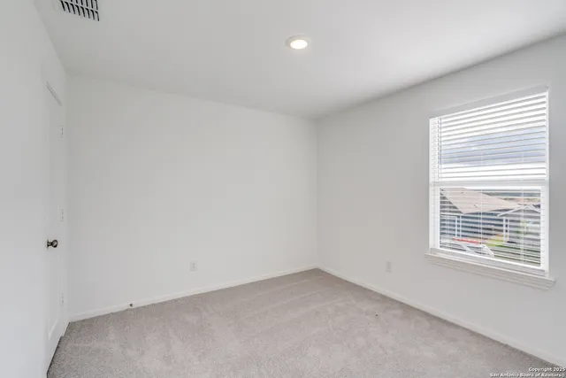 $1,950 | 3335 Gingham, Converse, TX 78109