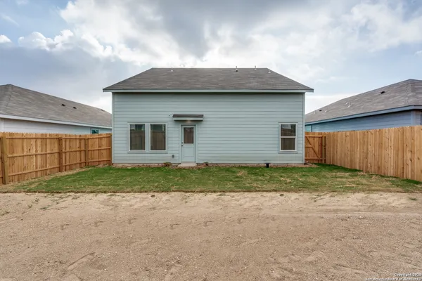 $1,825 | 3335 Gingham, Converse, TX 78109