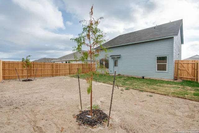 $1,950 | 3335 Gingham, Converse, TX 78109