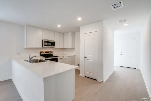 $1,950 | 3335 Gingham, Converse, TX 78109