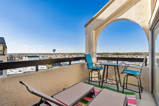 $700,000 | 6100 North Ocean Boulevard, Unit 901, North Myrtle Beach, SC 29582