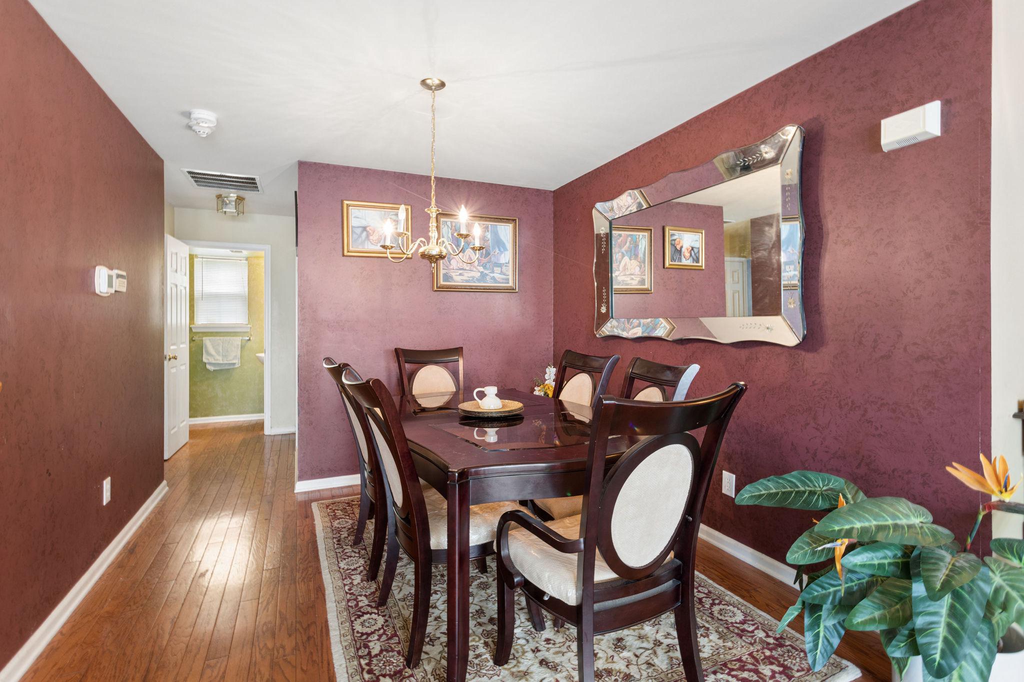 18 Hemingway Lane Columbus, NJ 08022 - Photo 6 of 27 Dinning room area