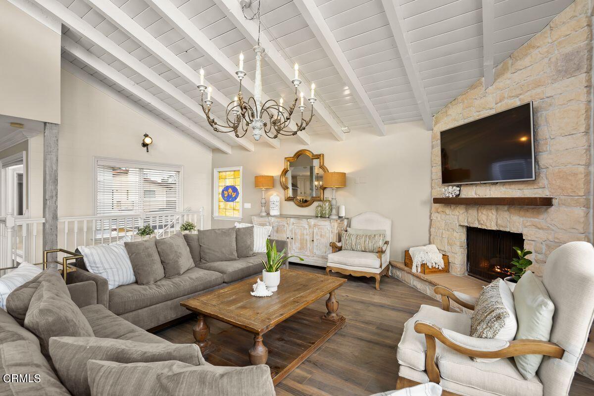5115 Amalfi Way Oxnard, CA 93035 - Photo 6 of 32 Living Room