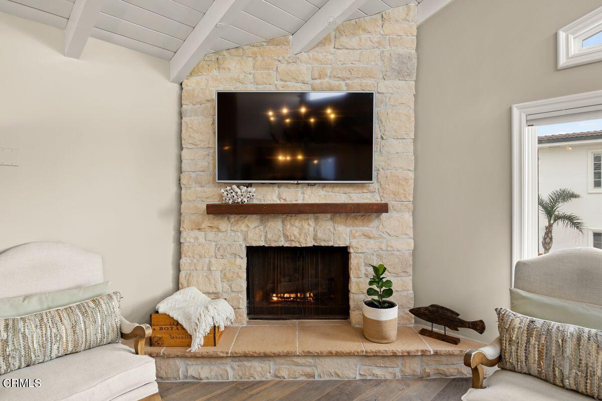 5115 Amalfi Way Oxnard, CA 93035 - Photo 7 of 32 Living Room Fire Place