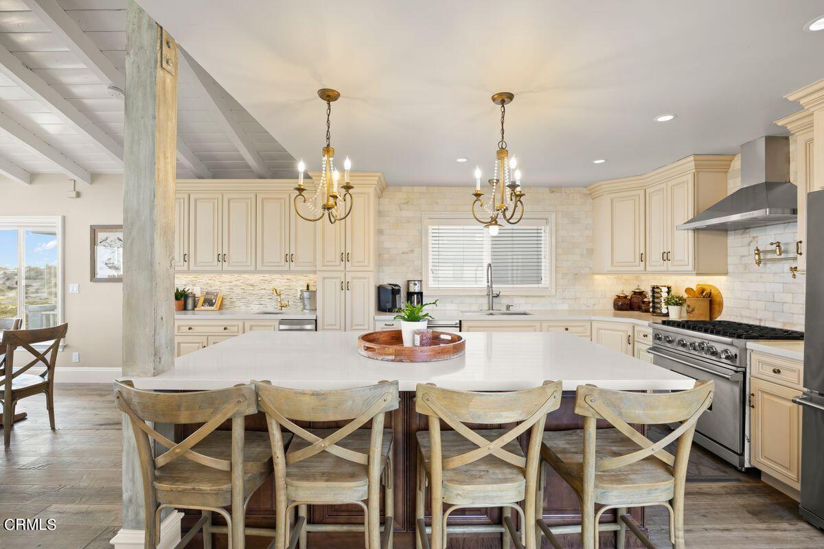 5115 Amalfi Way Oxnard, CA 93035 - Photo 9 of 32 Kitchen Island