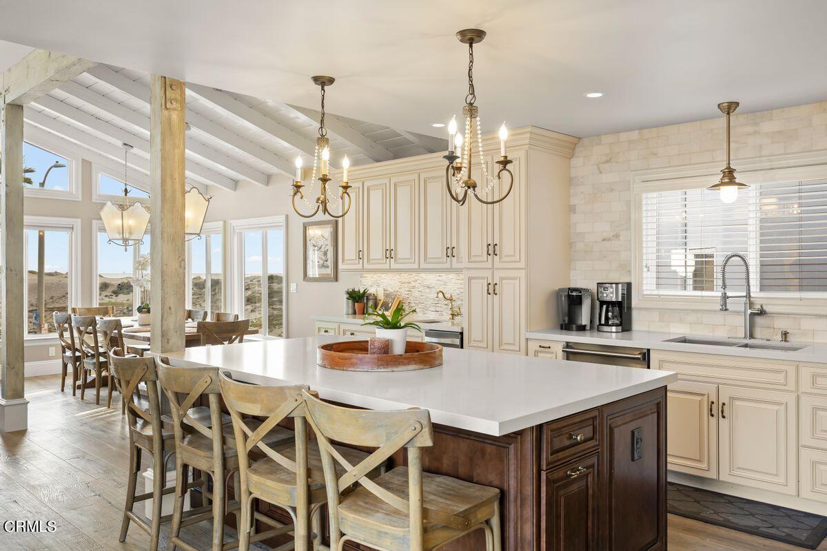 5115 Amalfi Way Oxnard, CA 93035 - Photo 10 of 32 Kitchen