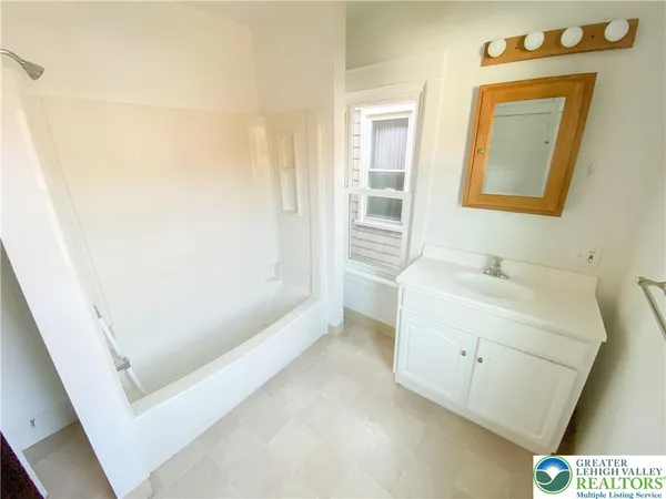 $1,150 | 621 Franklin Avenue, Unit REAR, Palmerton, PA 18071