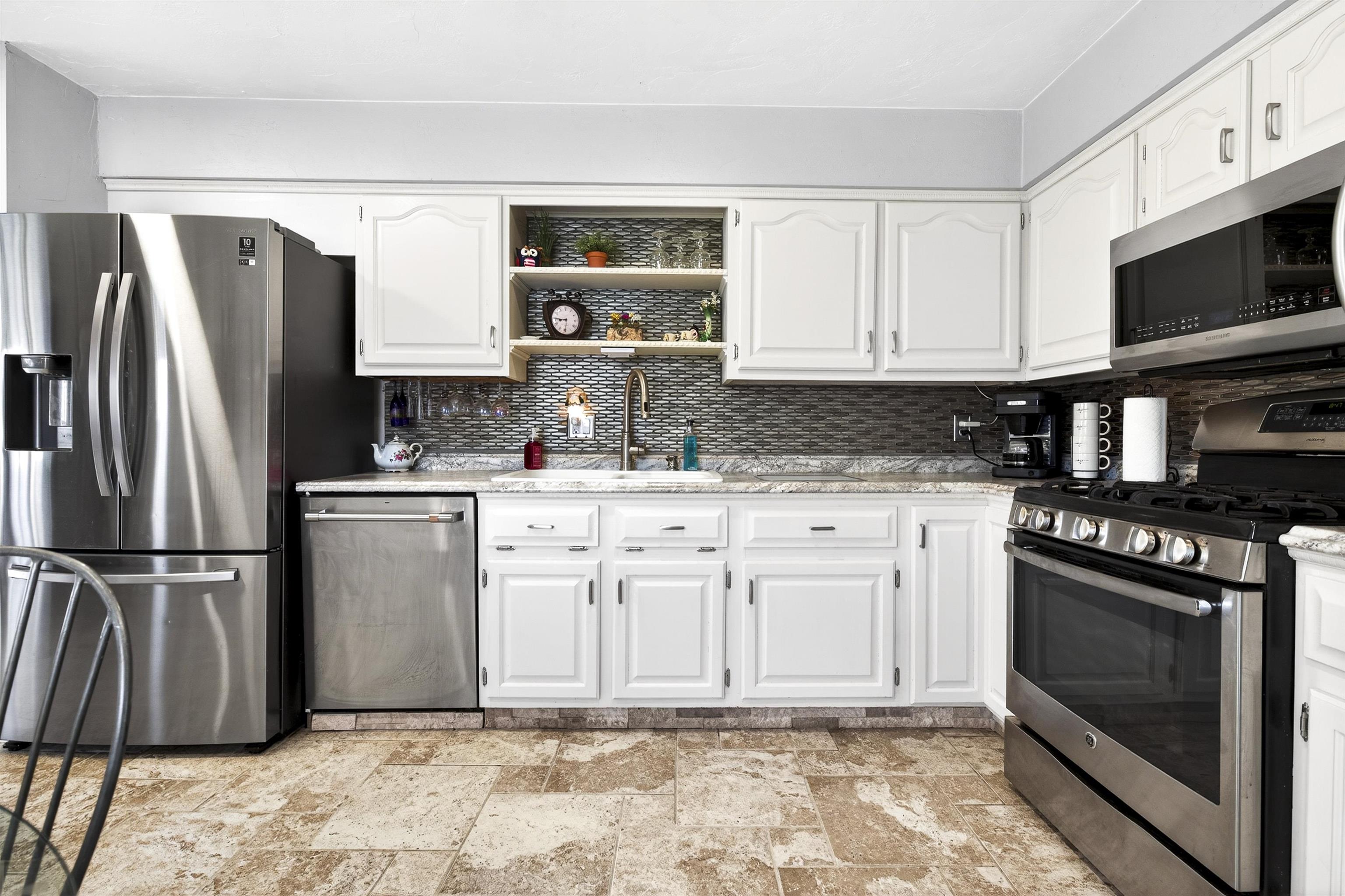 1128 East Layton Avenue Appleton, WI 54915 - Photo 9 of 48