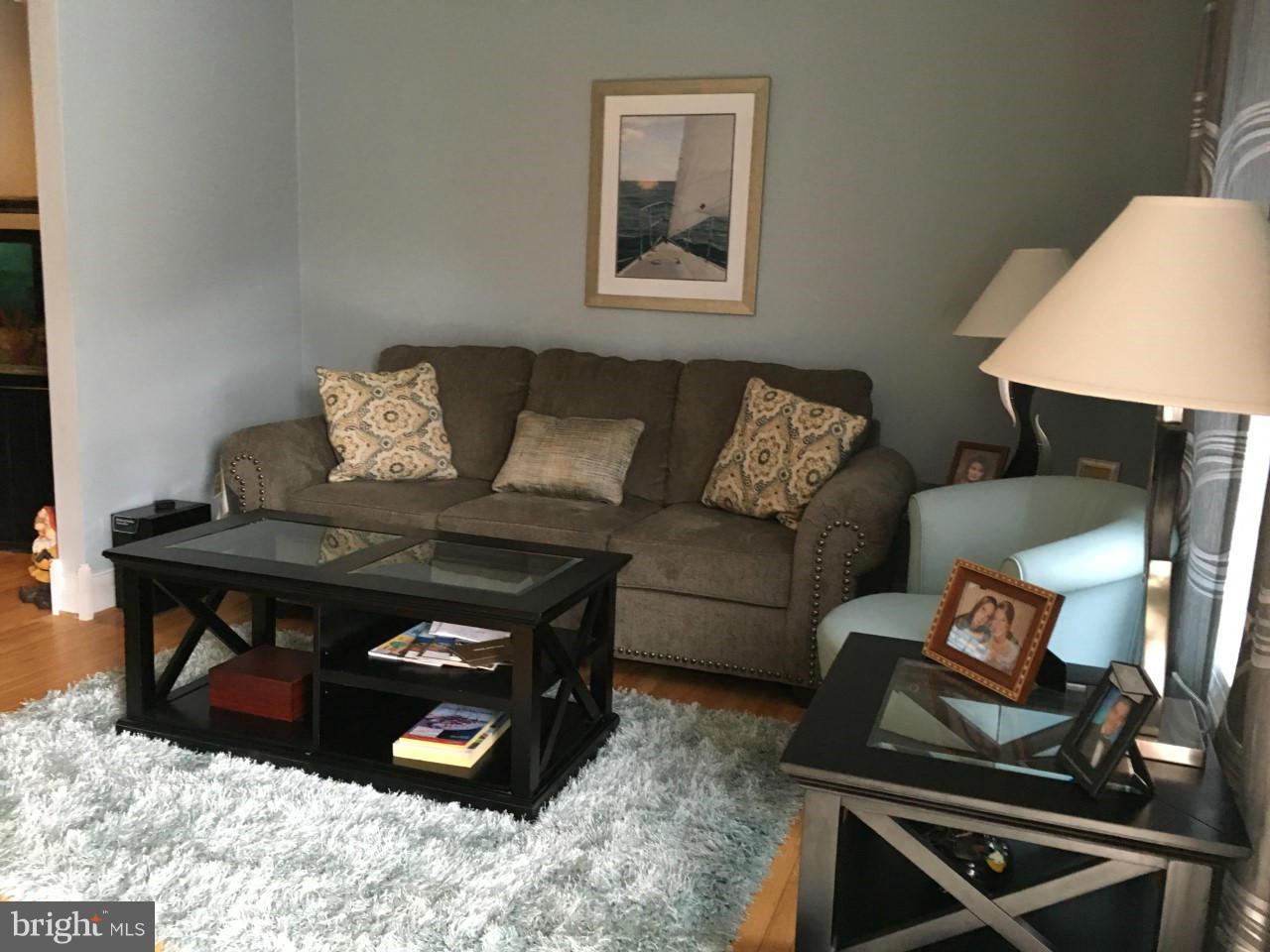 810 Corktree Road Baltimore, MD 21220 - Photo 3 of 7 Living Room