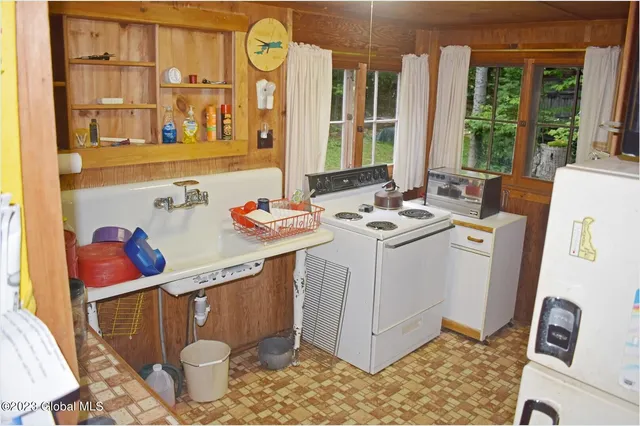 $549,500 | 21 Deepwood Drive, Ticonderoga, NY 12883