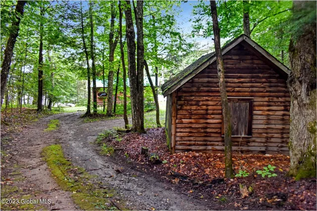 $549,500 | 21 Deepwood Drive, Ticonderoga, NY 12883