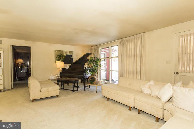 2126 Emory Road Reisterstown, MD 21136 - Photo 3 of 22 Living Room
