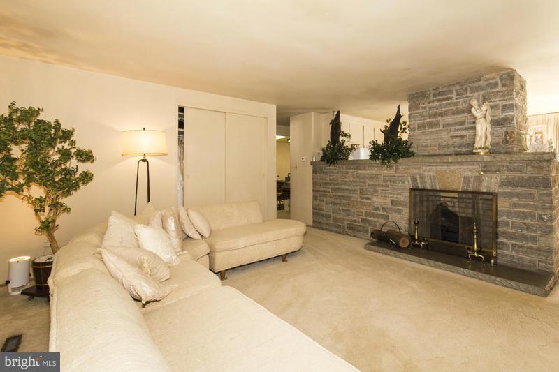 2126 Emory Road Reisterstown, MD 21136 - Photo 4 of 22 Living Room