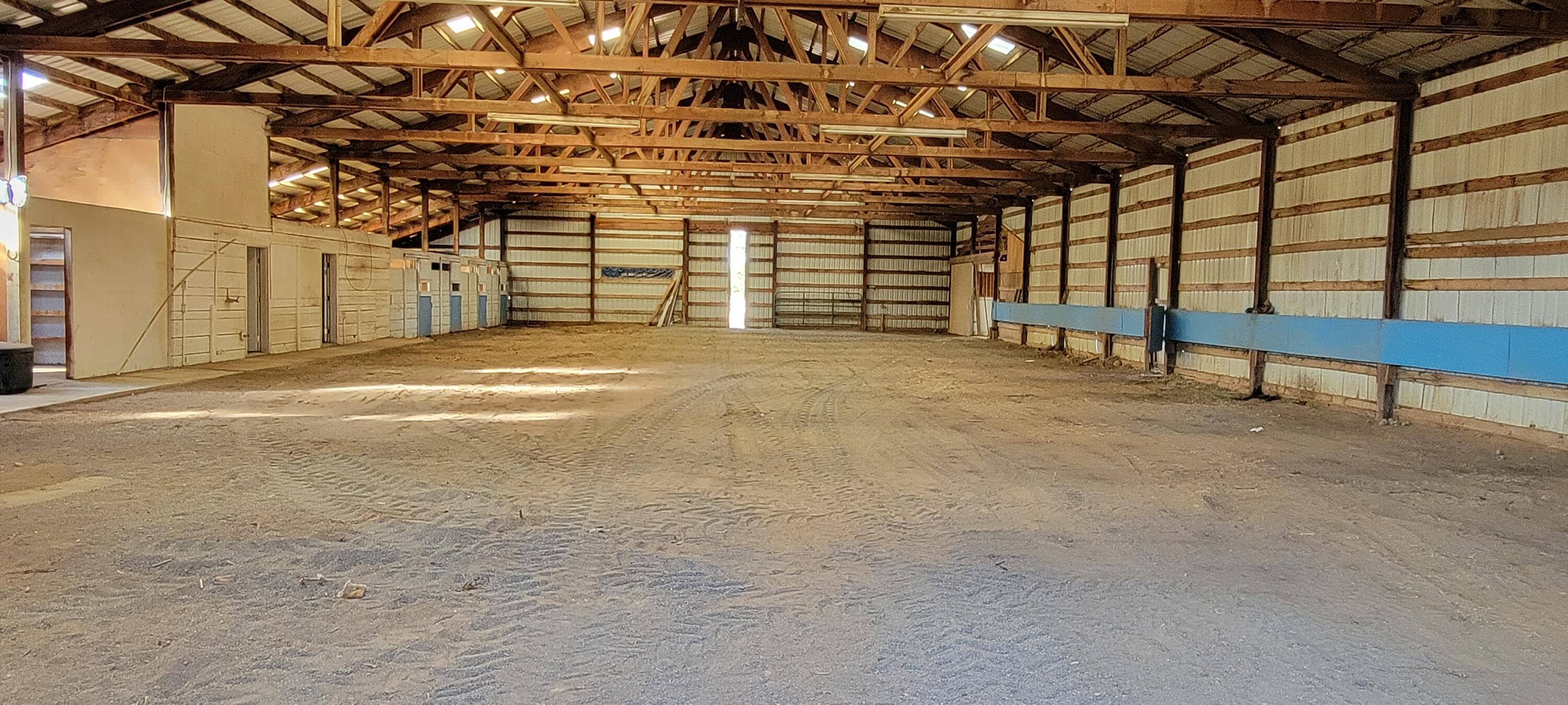 68290 George Cyrus Road Sisters, OR 97759 - Photo 41 of 52 Riding Arena