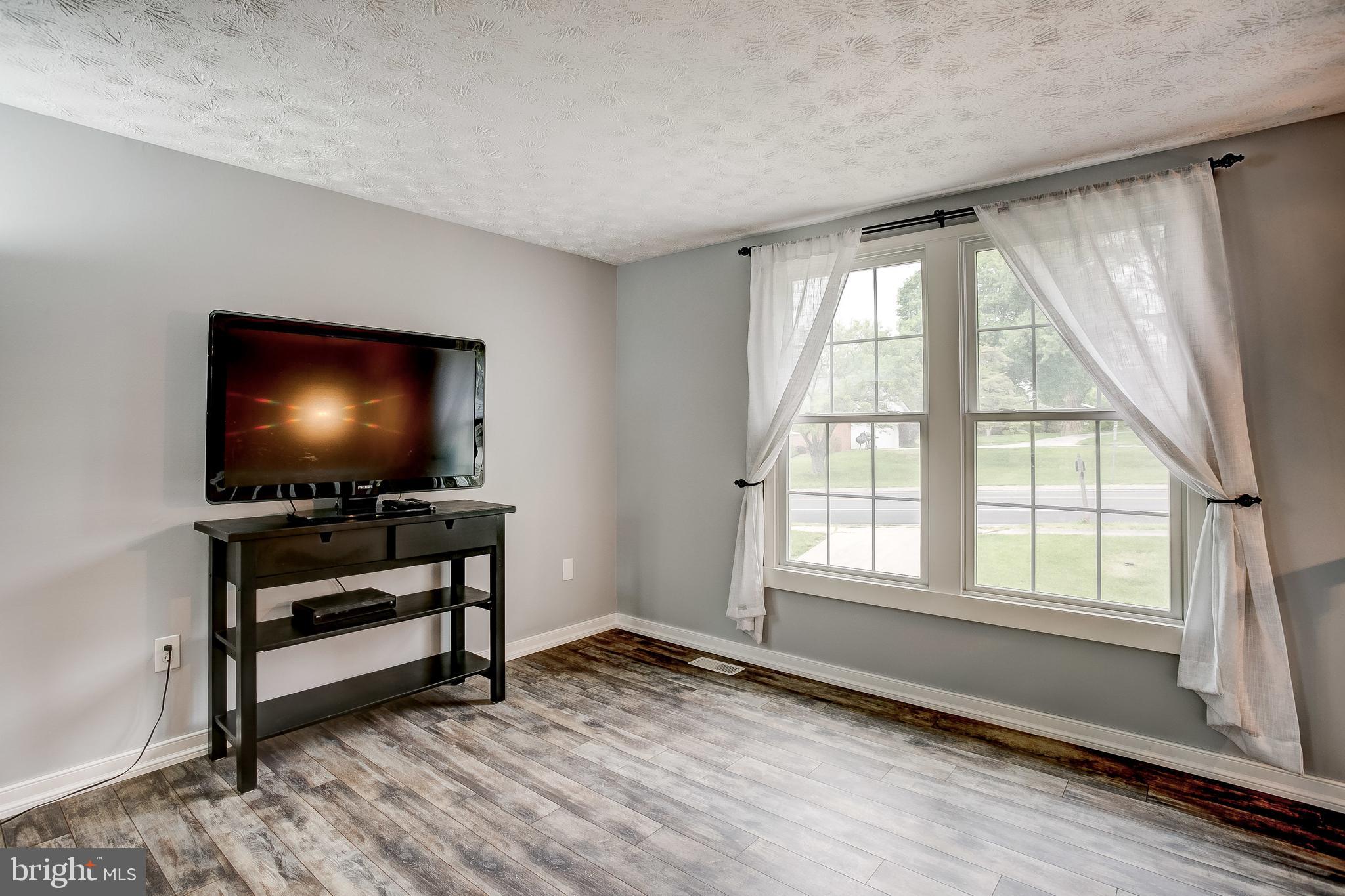 99 Hook Road Westminster, MD 21157 - Photo 5 of 35 Living Room