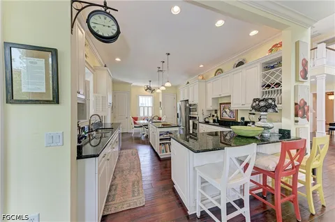 $1,749,000 | 793 Jungle Queen Way, Longboat Key, FL 34228
