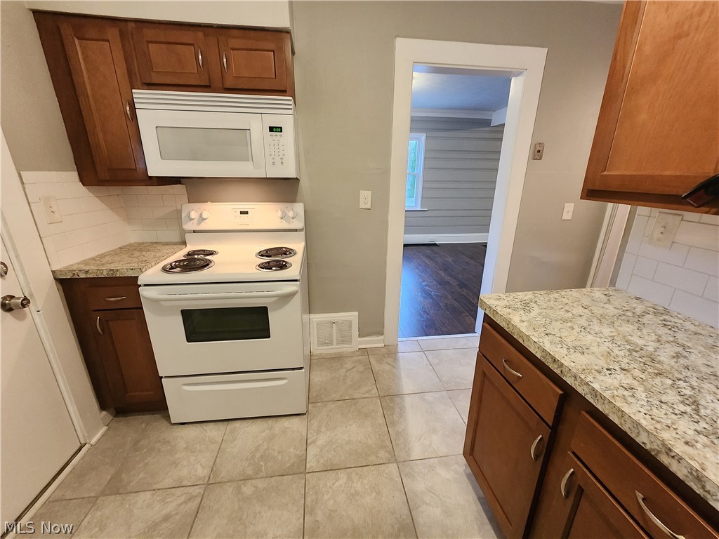 1238 Webb Road Lakewood, OH 44107 - Photo 15 of 33