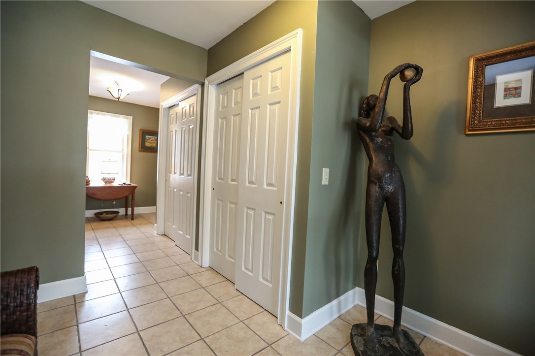 460 Whiting Road Webster, NY 14580 - Photo 4 of 24