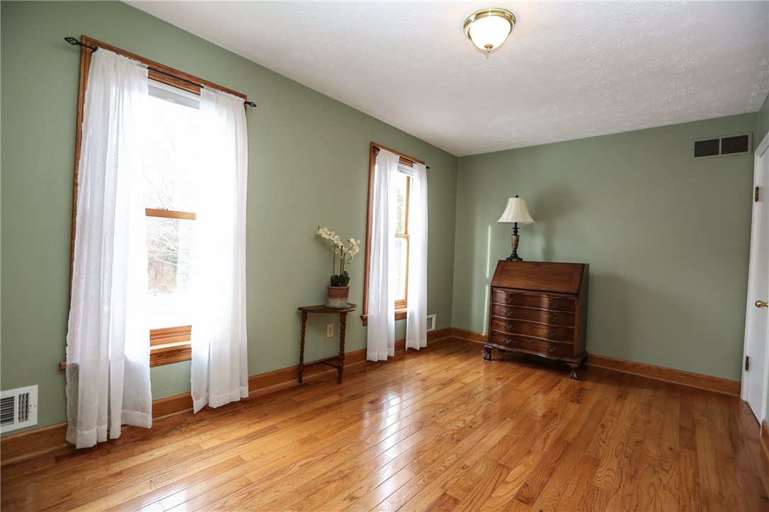 460 Whiting Road Webster, NY 14580 - Photo 6 of 24