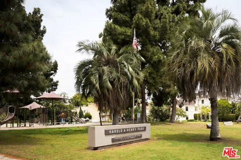 $795,000 | 861 South Windsor Boulevard, Unit 103, Los Angeles, CA 90005