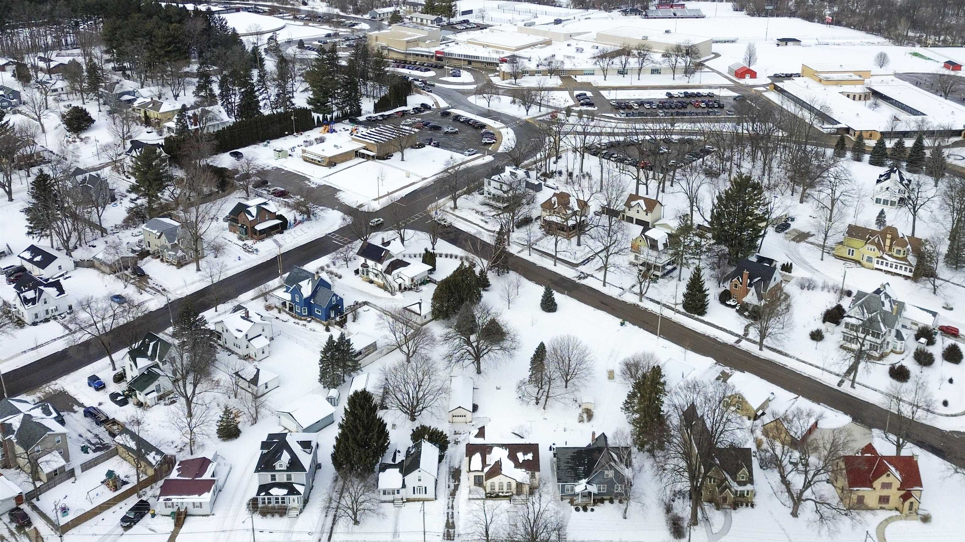 304 Randolph Street Edgerton, WI 53534 - Photo 2 of 34