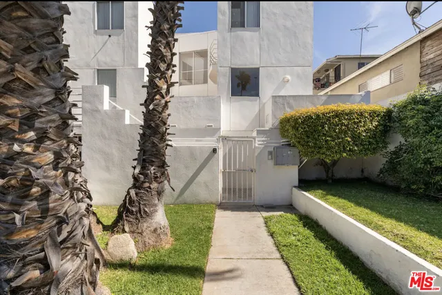a view of a back yard of the house