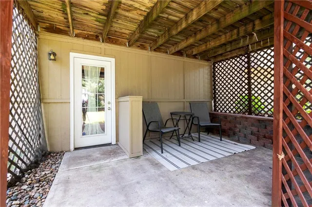 $320,000 | 1302 Huntington Lane, Greenwood, MO 64034