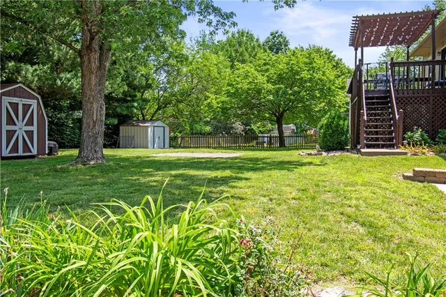 $320,000 | 1302 Huntington Lane, Greenwood, MO 64034