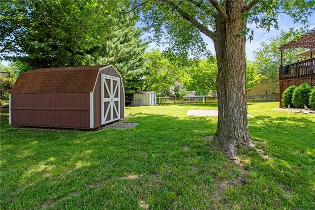 $320,000 | 1302 Huntington Lane, Greenwood, MO 64034