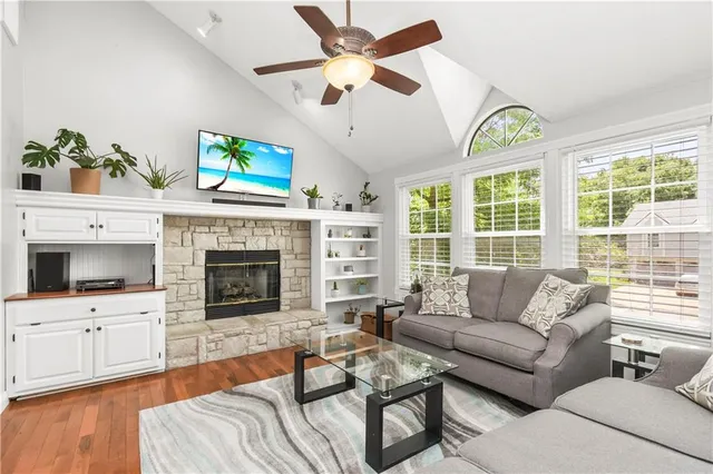 $320,000 | 1302 Huntington Lane, Greenwood, MO 64034