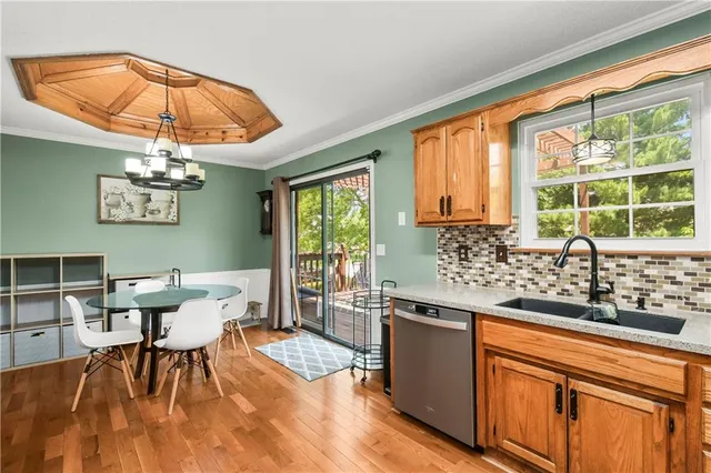 $320,000 | 1302 Huntington Lane, Greenwood, MO 64034