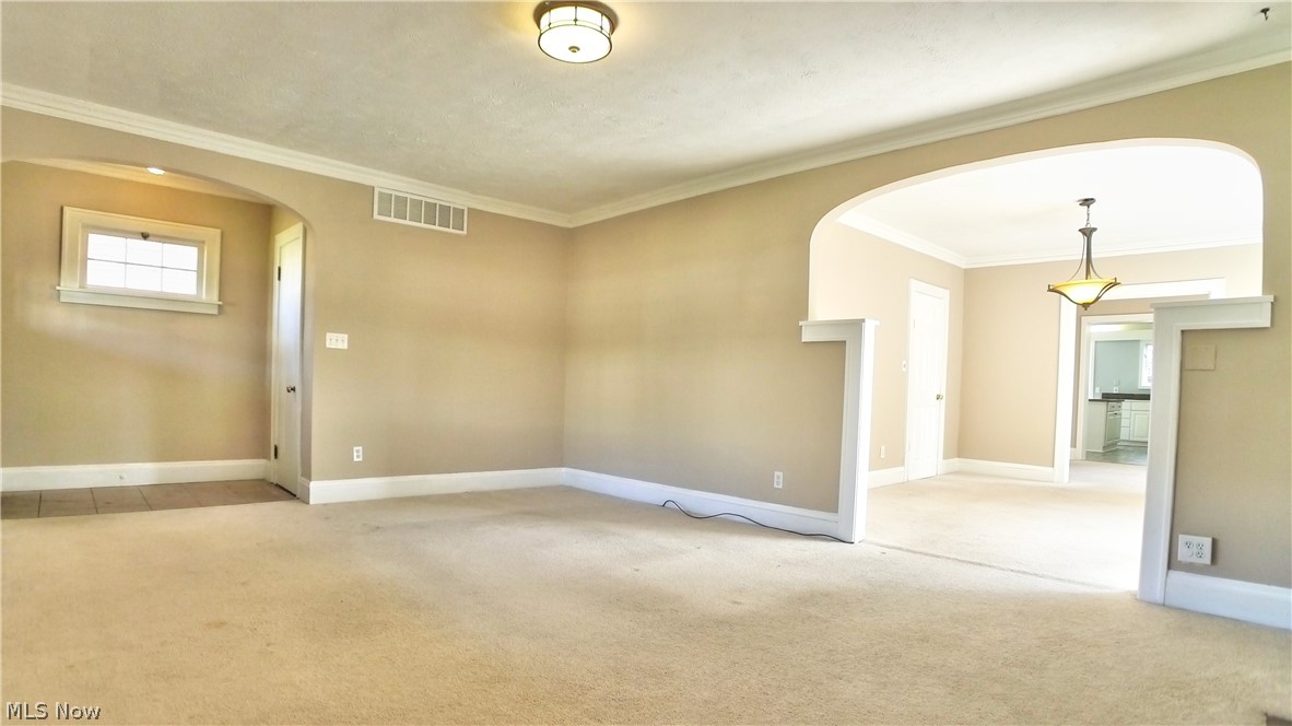 2191 Cranston Road Cleveland, OH 44118 - Photo 5 of 34