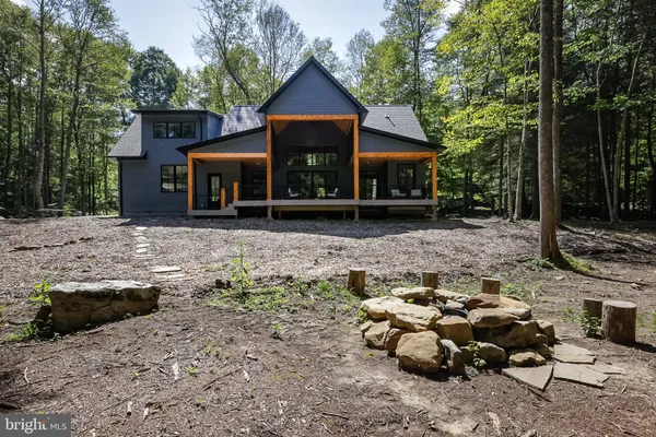 a view of a yard in a yard