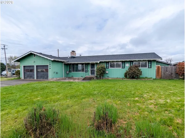 $415,000 | 1612 Northwest Wanell Street, Roseburg, OR 97471